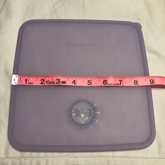 Tupperware Square Lid with Manual Clock Purple 9" - Picture 4 of 5